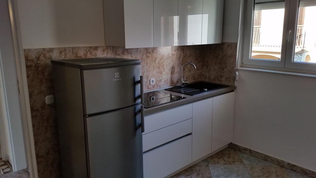 Apartments Silvija Примоштен Екстер'єр фото