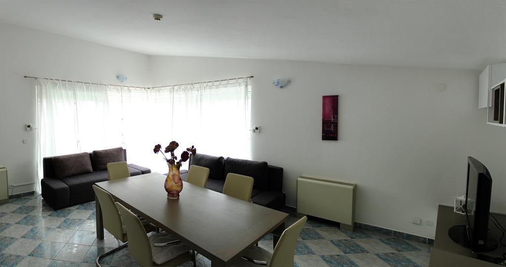 Apartments Silvija Примоштен Екстер'єр фото