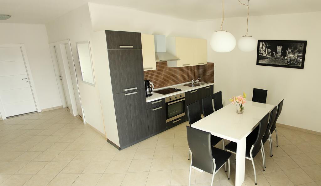 Apartments Silvija Примоштен Екстер'єр фото