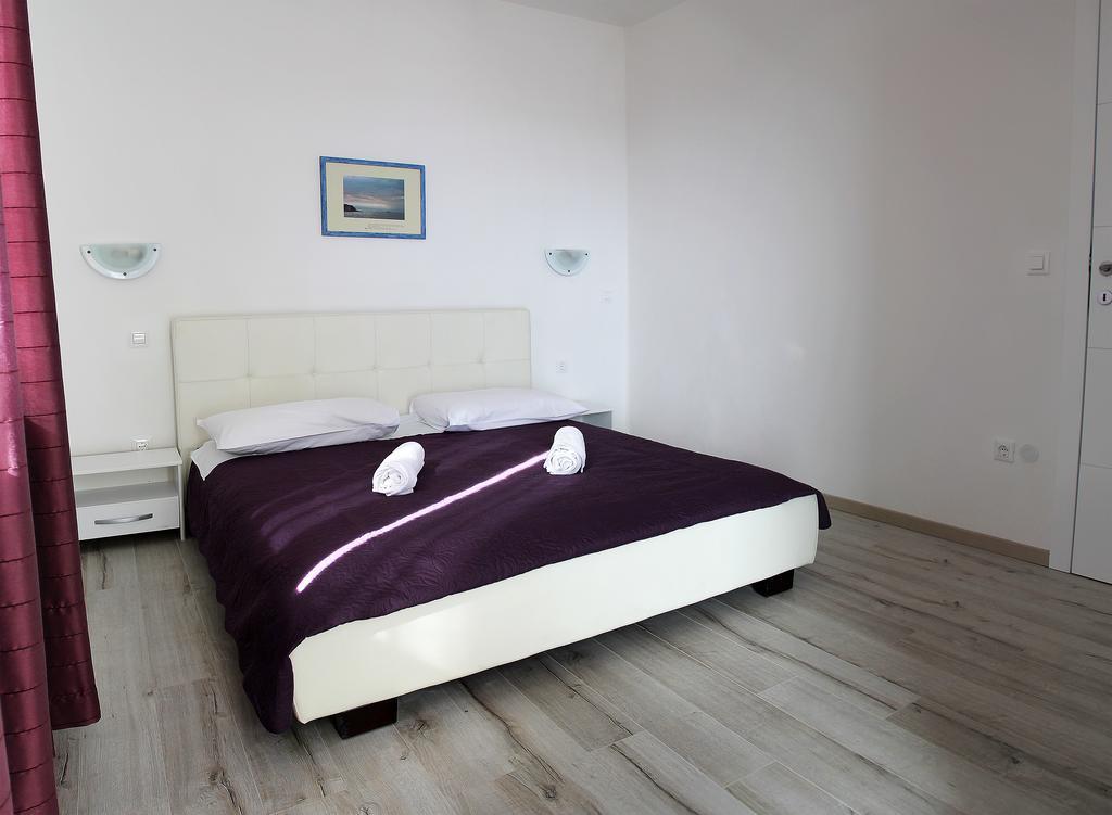 Apartments Silvija Примоштен Екстер'єр фото