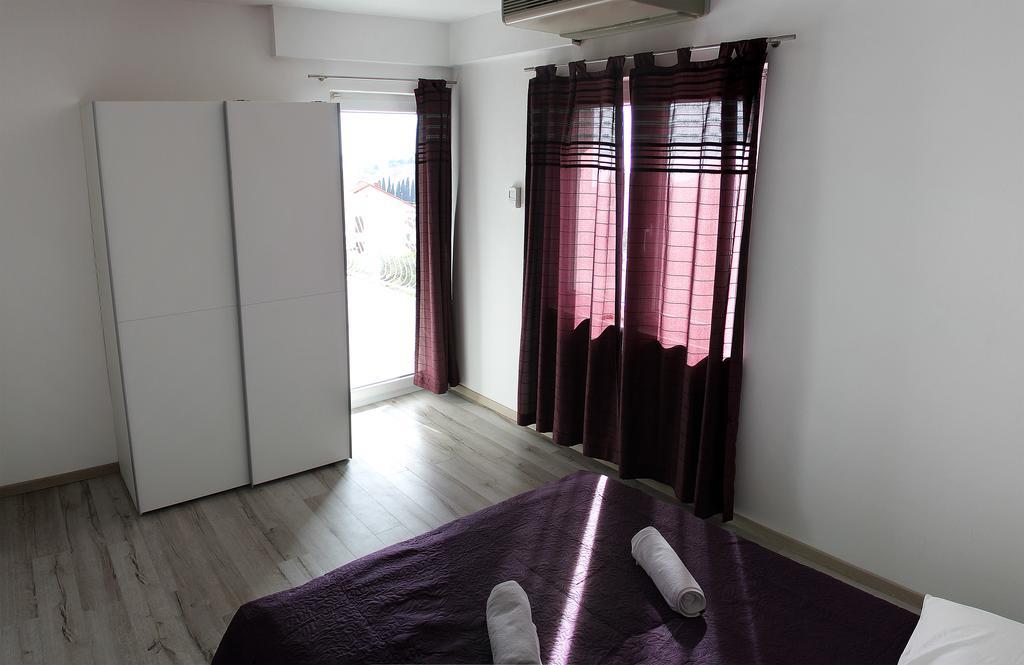 Apartments Silvija Примоштен Екстер'єр фото