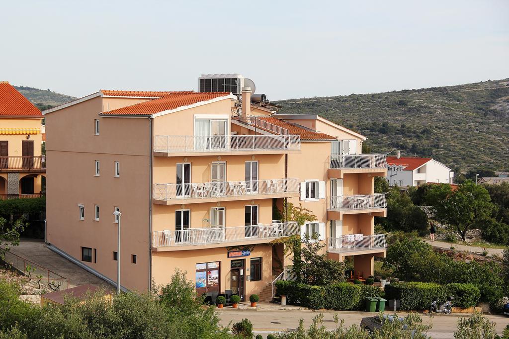 Apartments Silvija Примоштен Екстер'єр фото