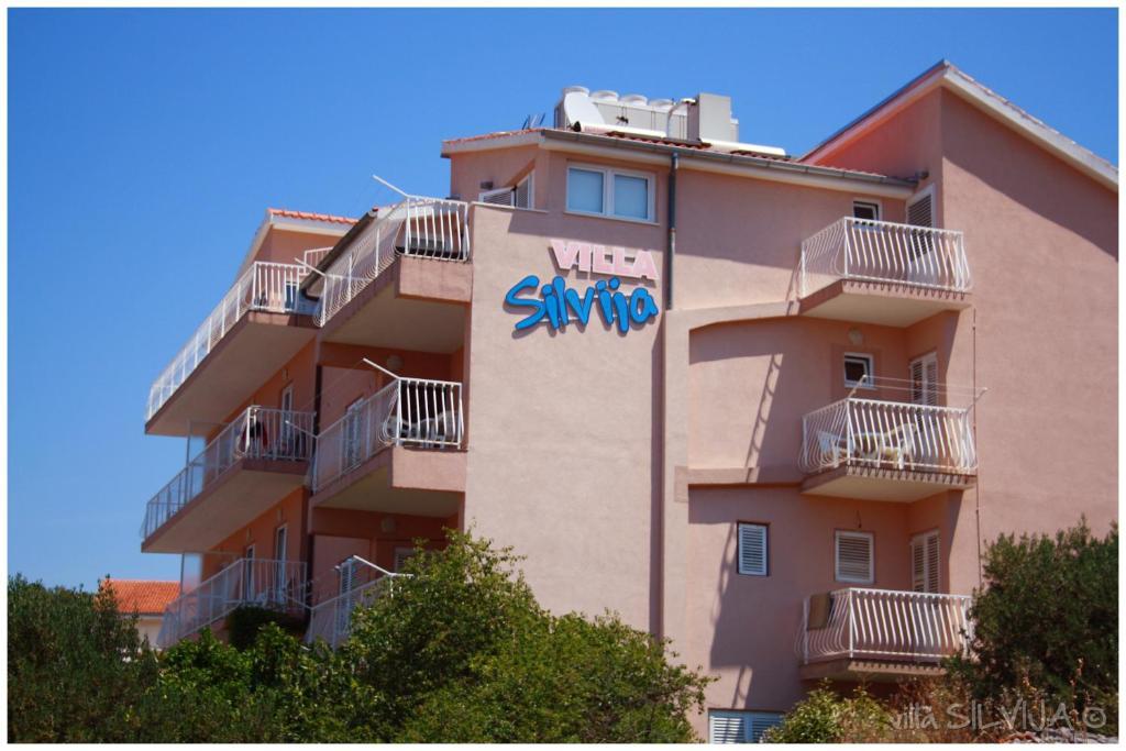Apartments Silvija Примоштен Екстер'єр фото